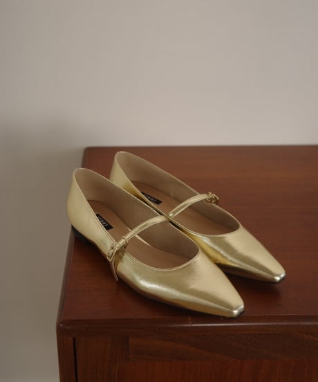 STRAP PUMPS