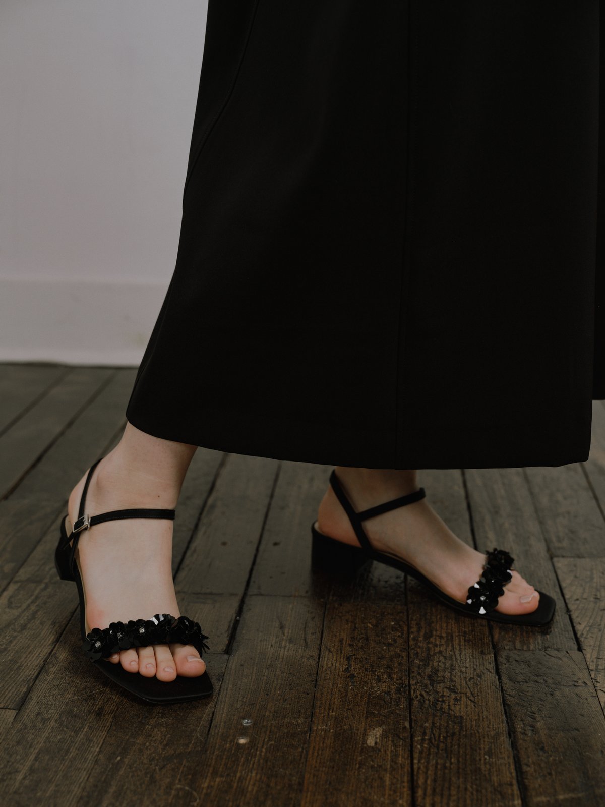 FLOWER LOOP SANDAL | OHGA