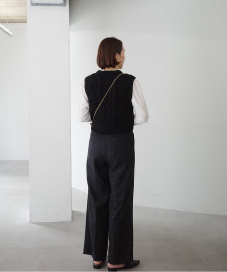 KNIT VEST