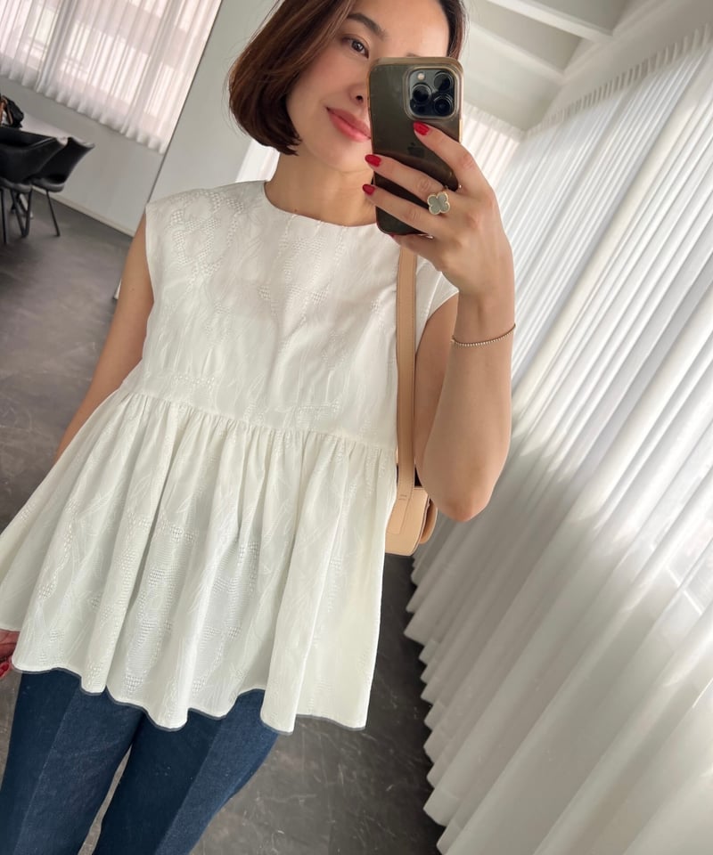 オーガ OHGA裾フリルブラウス ホワイトFRILL short sleeves 美品 オーガ OHGA 裾フリル半袖ブラウス FRILL BLOUSE 近年