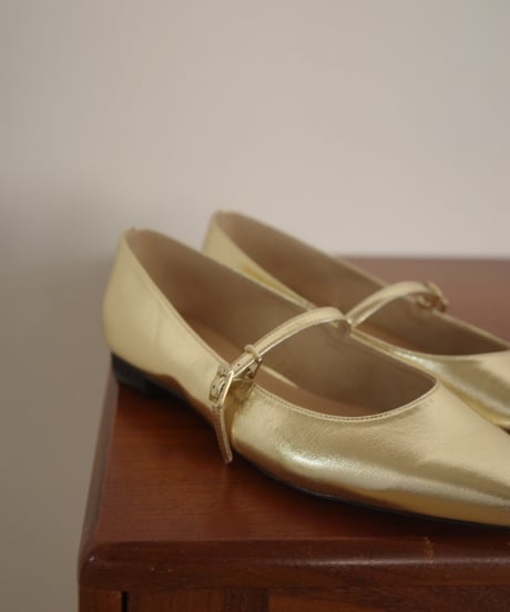 STRAP PUMPS
