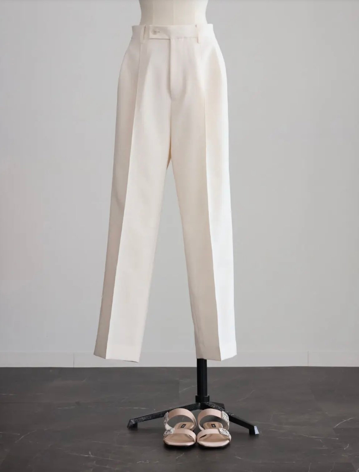 Ohga オーガ TAPERED TUCK PANTS TUCK PANTS セミワイドパンツ | OHGA