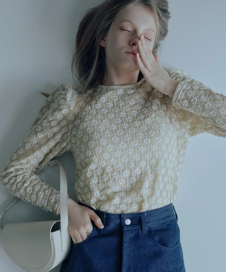 美品　ohga　ジャガード　ブラウス 買うレディース - 【新作】OHGA ジャガード ブラウス SHELLEY