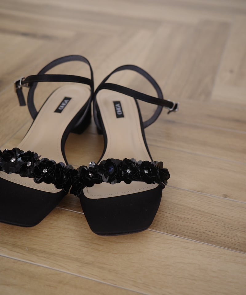 FLOWER LOOP SANDAL | OHGA
