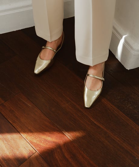 STRAP PUMPS