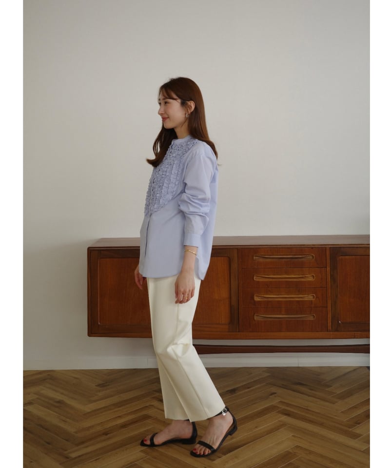 オーガ OHGA裾フリルブラウス ホワイトFRILL short sleeves 美品 オーガ OHGA 裾フリル半袖ブラウス FRILL BLOUSE 近年