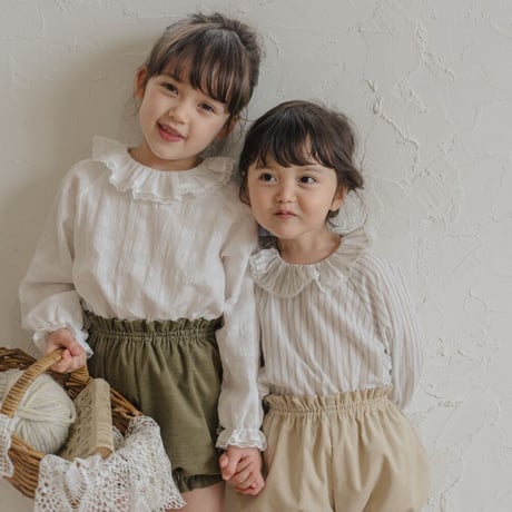 Frill collar blouse / white lace