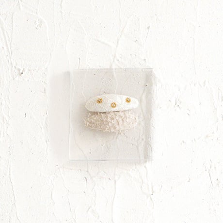 Oval pin 2 pc set / Milk & Powder petal