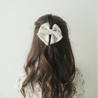 Hair ribbon tie / Pale bloom