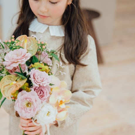 Petal / beige flower