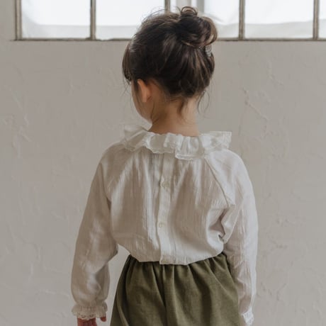 Frill collar blouse / white lace