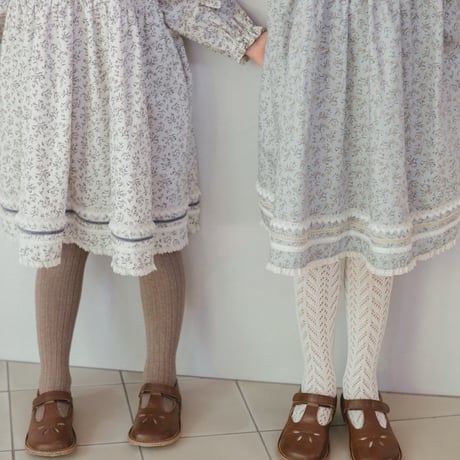 White snow dress / blue flower