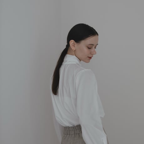 ladies Bow tie blouse / white