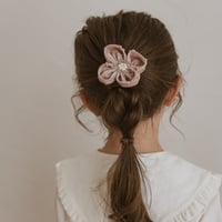 Flower tie / dusty pink flower