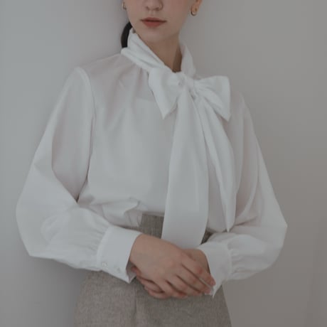 ladies Bow tie blouse / white
