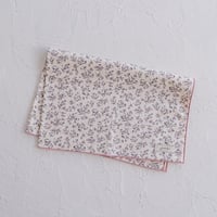 Lunch cross / cream flower