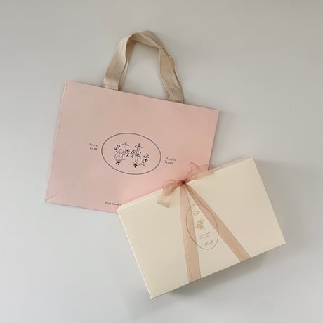 Gift box wrapping