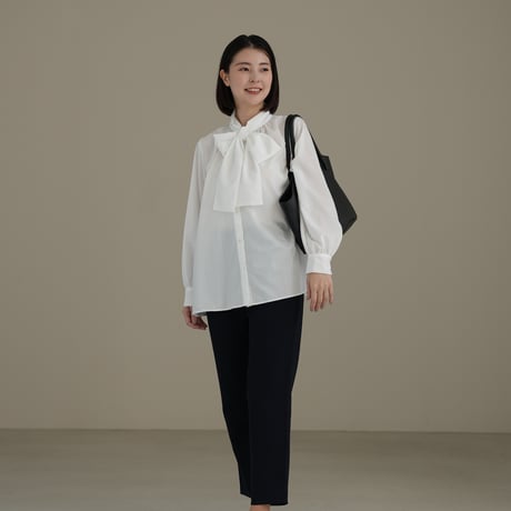 ladies Bow tie blouse / white