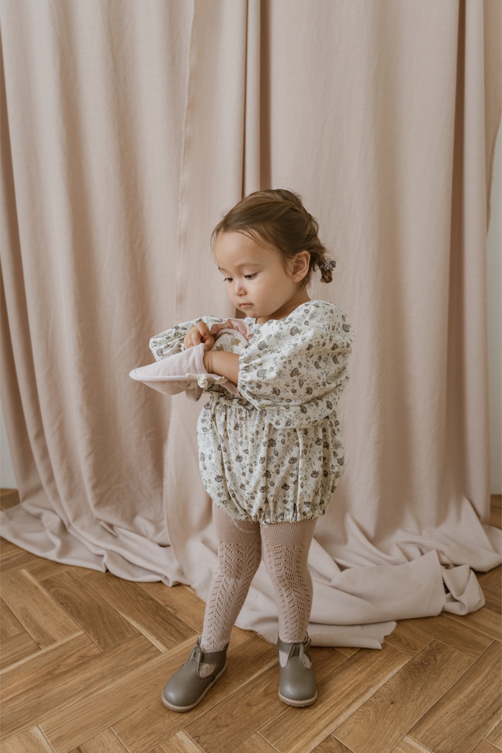 baby triana フリル付きロンパース ベージュ グレー baby triana フリル付きロンパース ベージュ グレー 楽天市場