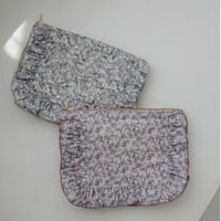 Square frill pouch