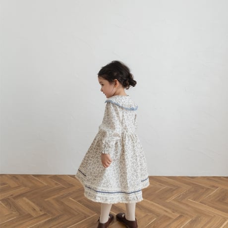 White snow dress / cream flower