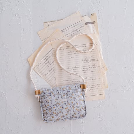 Square frill pochette / blue flower