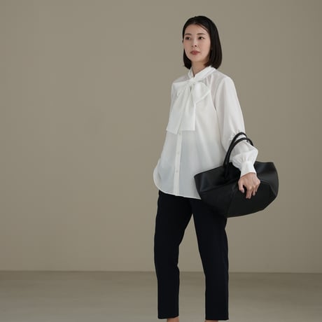 ladies Bow tie blouse / white