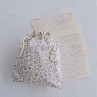 Drawstring bag / cream flower