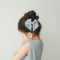 Hair ribbon pin / Blue veil