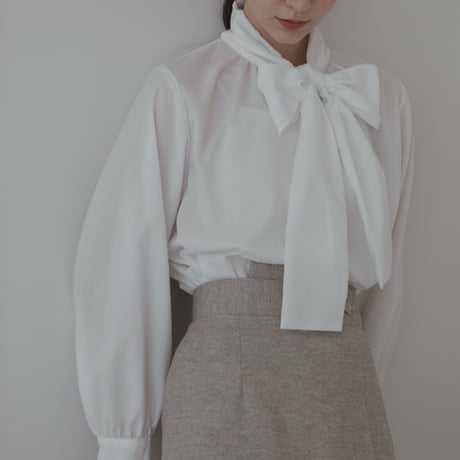 ladies Bow tie blouse / white