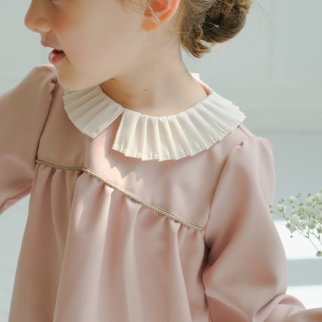 Petal / strawberry cream