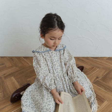 White snow dress / cream flower