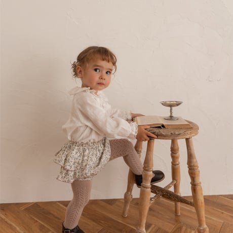 Frill bloomer / cream flower