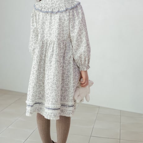 White snow dress / cream flower