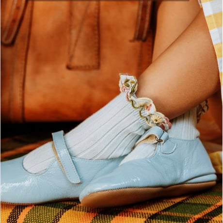 Collegien / Anémone - Embroidered Ruffle Ribbed Ankle Socks