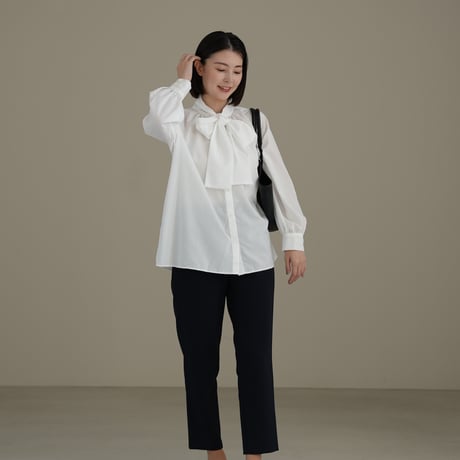 ladies Bow tie blouse / white
