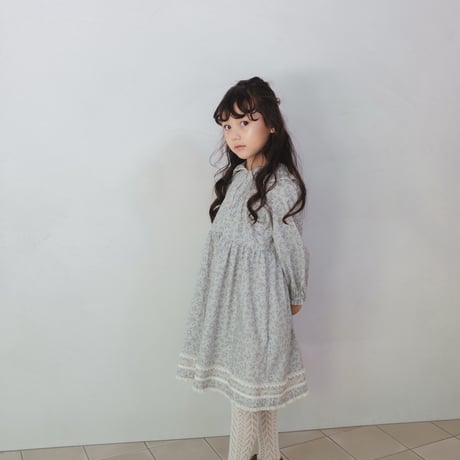 White snow dress / blue flower