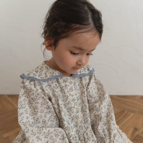 White snow dress / cream flower
