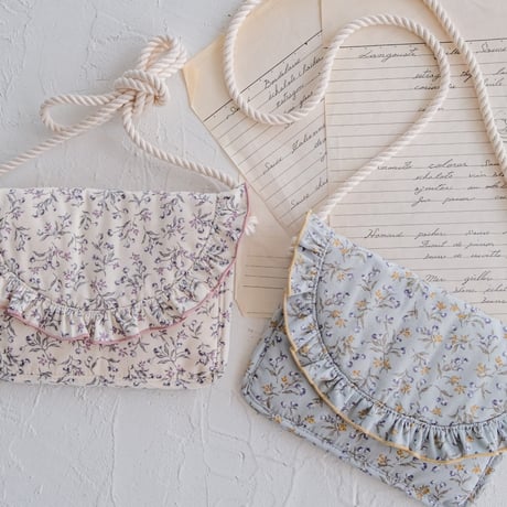 Square frill pochette / cream flower