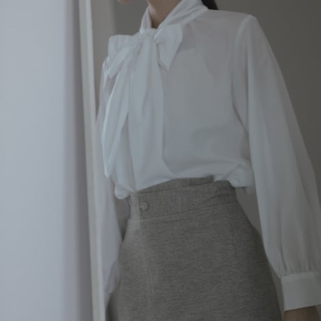 ladies Bow tie blouse / white