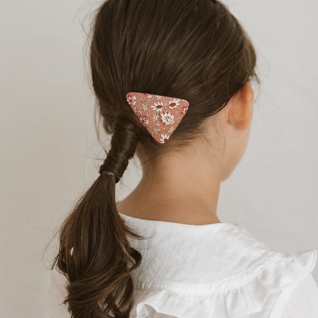 Bijou triangle pin / cherry pink