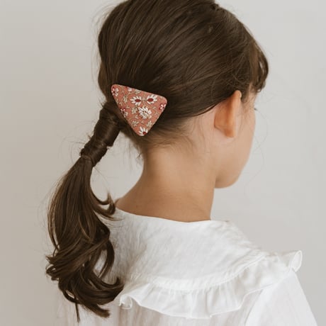 Bijou triangle pin / cherry pink