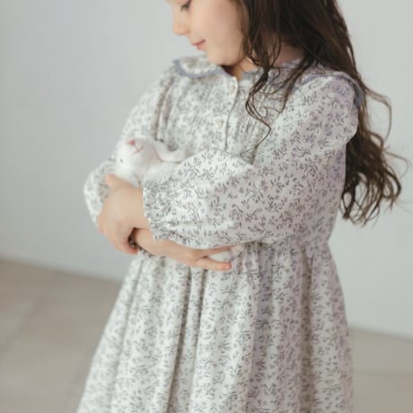 White snow dress / cream flower