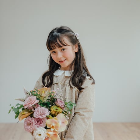 Petal / beige flower