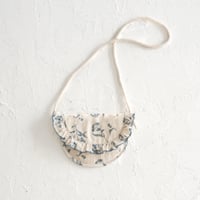 Pochette / Pale bloom