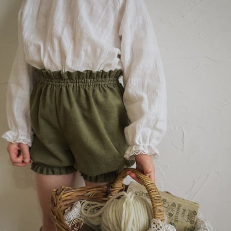 Frill collar blouse / white lace