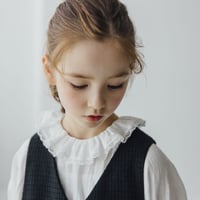 Frill collar blouse / white lace
