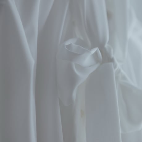 ladies Bow tie blouse / white