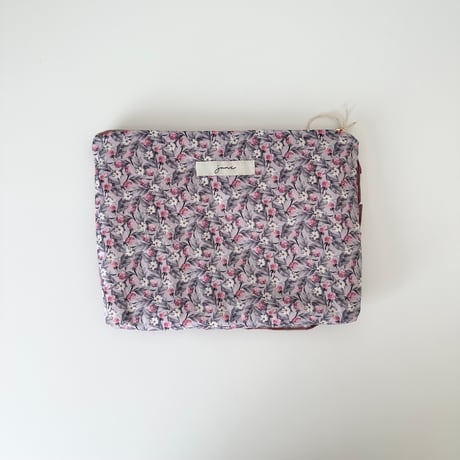 Square frill pouch