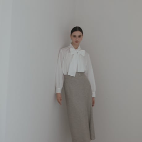ladies Bow tie blouse / white
